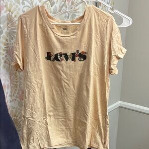 Women’s Levi’s shirt